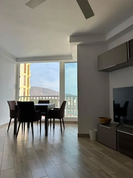 Apartamento Con Piscina Y Vistas En Playa De Las Americas ,A 2 Min De La Playa Apartment Playa de las Americas (Tenerife)